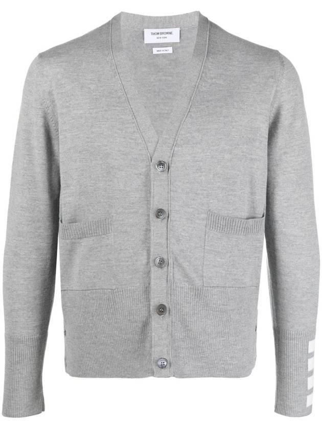 Men's Fine Merino Wool 4 Bar Cuff V-Neck Cardigan Grey - THOM BROWNE - BALAAN 2