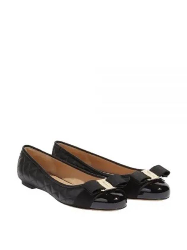 Varina Quilting Leather Ballet Flat Black - SALVATORE FERRAGAMO - BALAAN 2