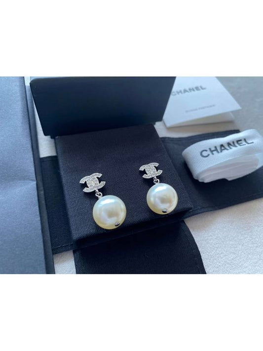 Metal Glass Strass Pearly White Earrings Silver - CHANEL - BALAAN 2