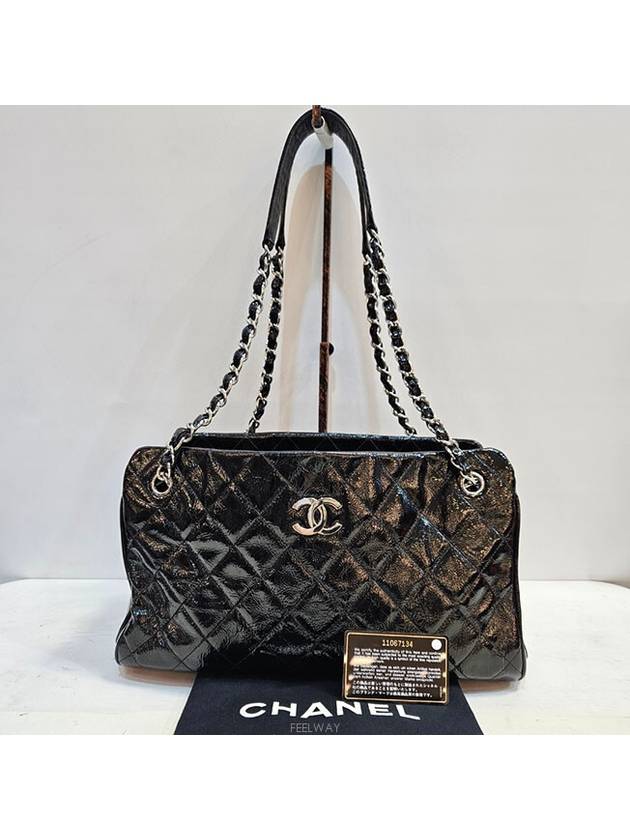 Black patent shoulder bag - CHANEL - BALAAN 1