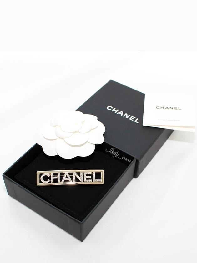 Logo Gold Metal Crystal Brooch ABA750 B10946 NN970 - CHANEL - BALAAN 9