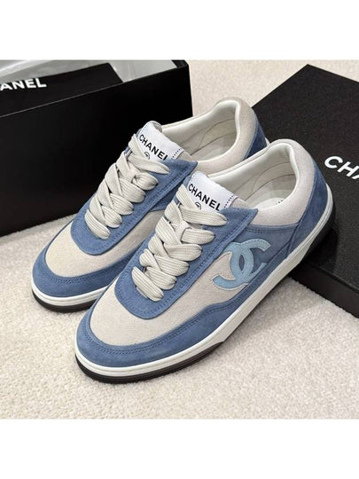 Sneakers Jenny Wearing Suede Tennis Blue CC Logo - CHANEL - BALAAN 2