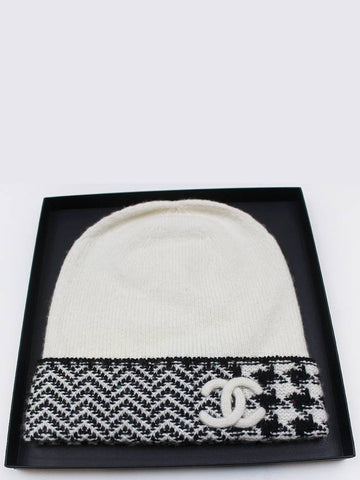 Hound Check CC Logo Cashmere Ivory Beanie AA8624 - CHANEL - BALAAN 1