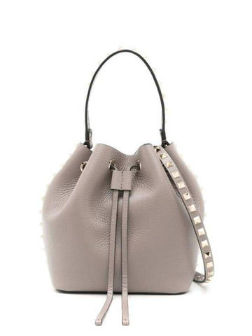 Rockstud Bucket Bag Moon Taupe - VALENTINO - BALAAN 1