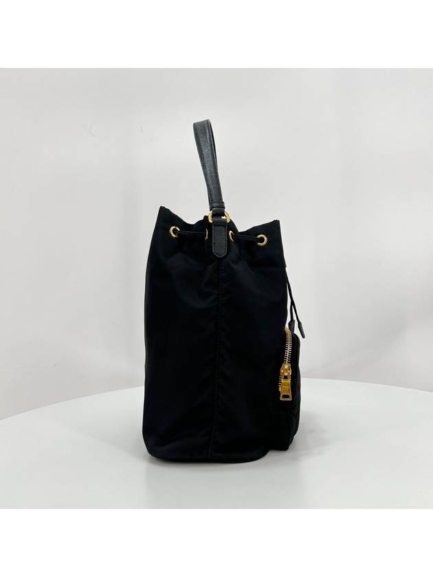 Triangle logo nylon tesuto bucket bag black large - PRADA - BALAAN 6