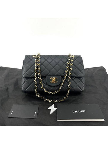 Lambskin classic medium shoulder bag - CHANEL - BALAAN 1