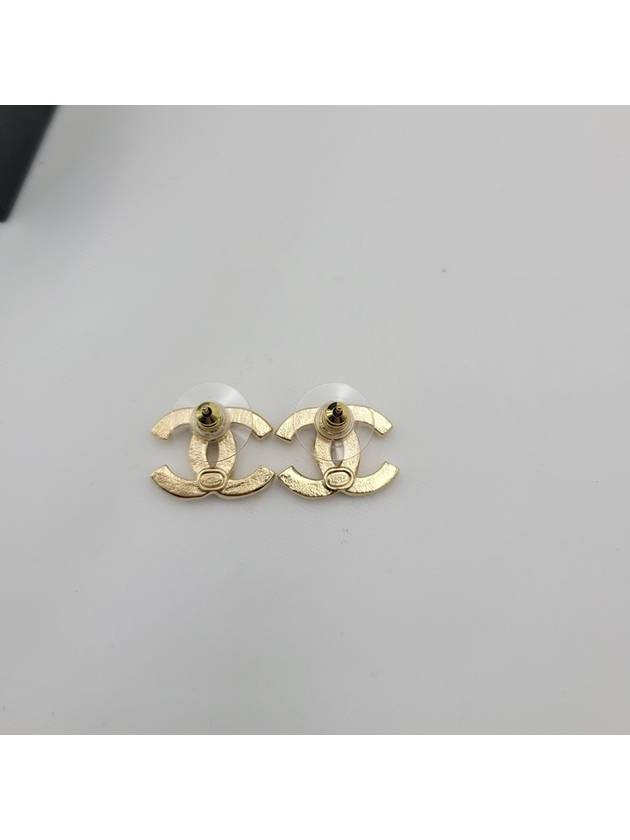 CC logo stud earrings gold - CHANEL - BALAAN 4