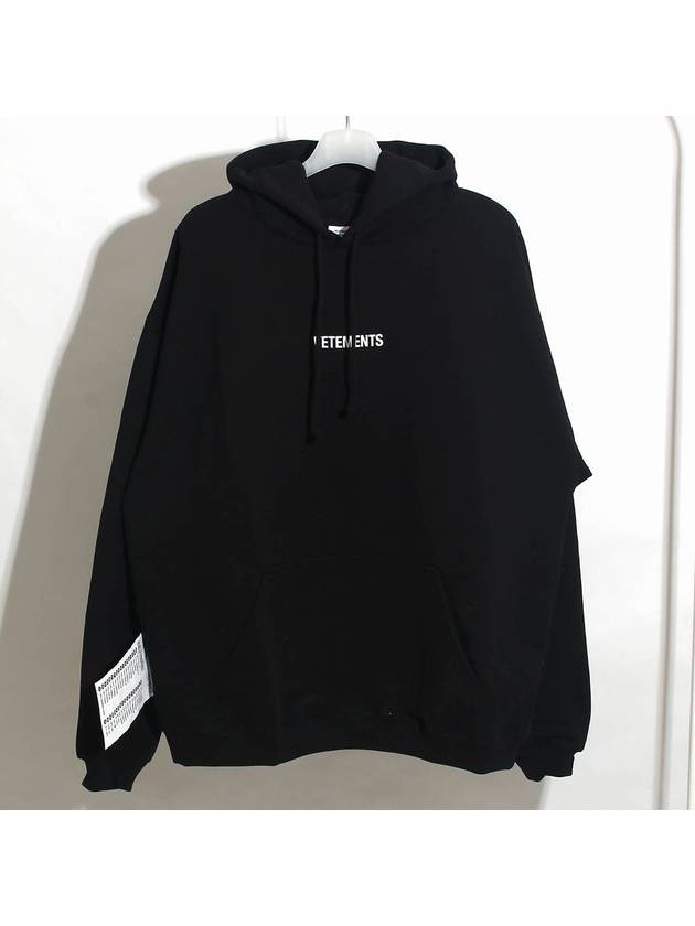 Logo Label Hoodie Black White - VETEMENTS - BALAAN 2