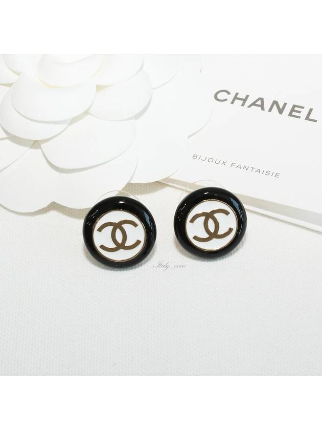 CC Logo Earrings White Black - CHANEL - BALAAN 3