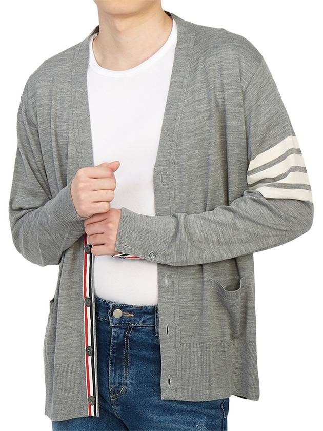 Men's Sustainable Classic Diagonal Wool Cardigan Pale Grey - THOM BROWNE - BALAAN 7