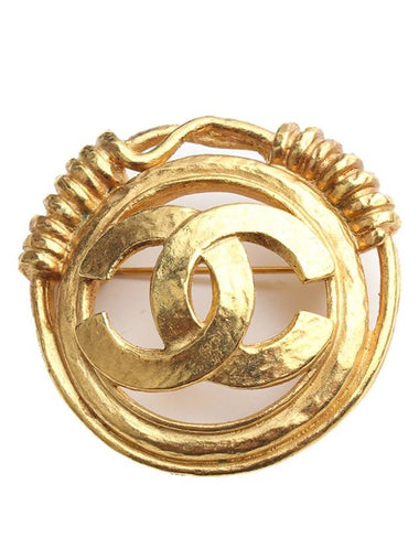 Vintage gold round CC logo brooch - CHANEL - BALAAN 1