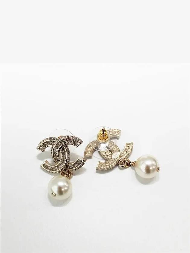 CC Metal Logo Pearl Earrings Gold - CHANEL - BALAAN 6