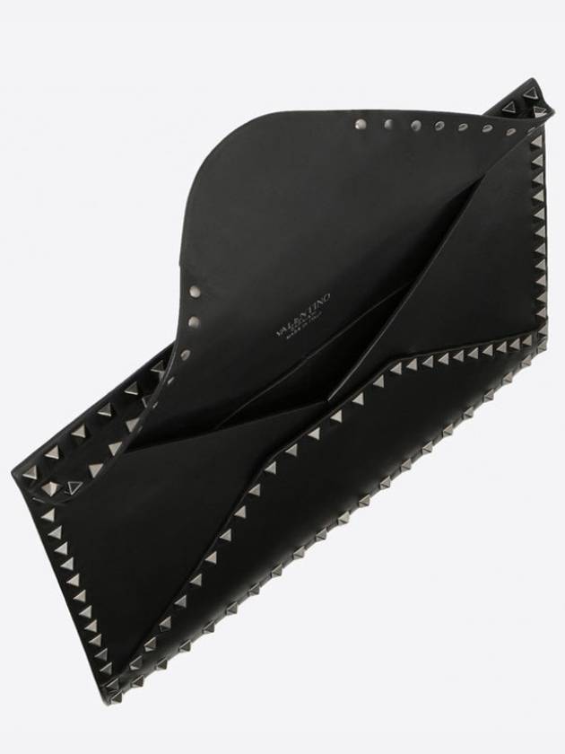 Rockstud Flap Leather Clutch Bag Black - VALENTINO - BALAAN 4