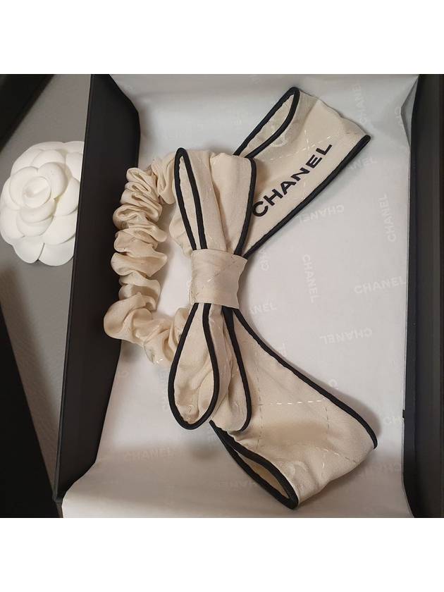 Quick Hair Band Crunch Ivory Ribbon - CHANEL - BALAAN 5