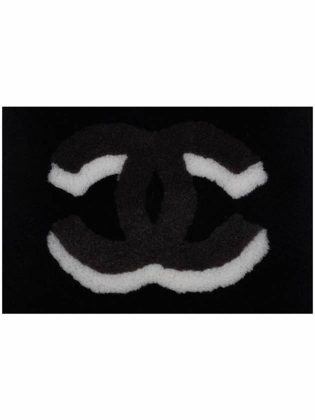 Black CC Lettering Shearling Cashmere Muffler AA7074 - CHANEL - BALAAN 3