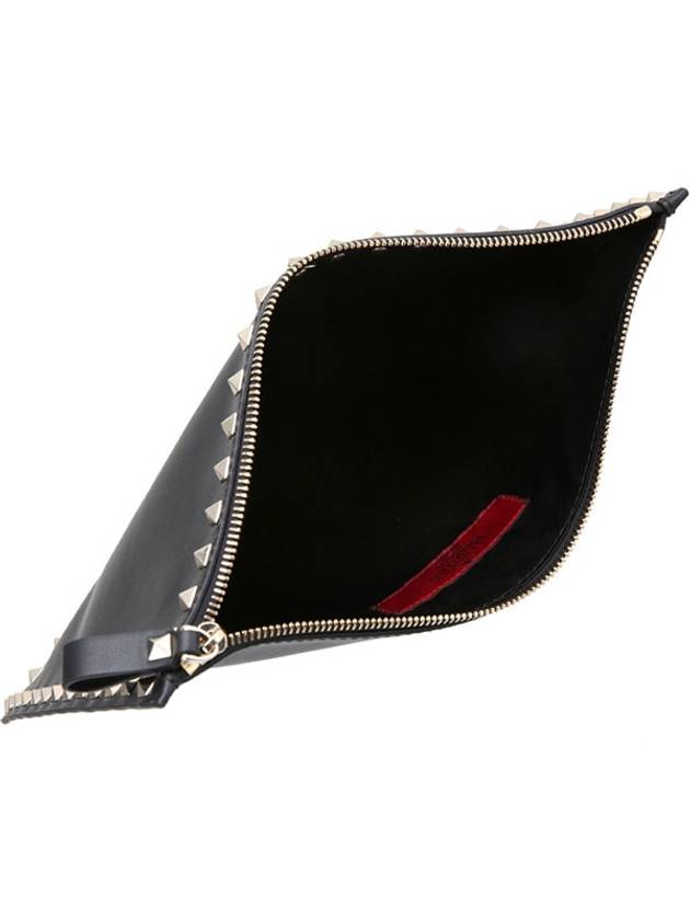 Rockstud Medium Clutch Bag Black - VALENTINO - BALAAN 3