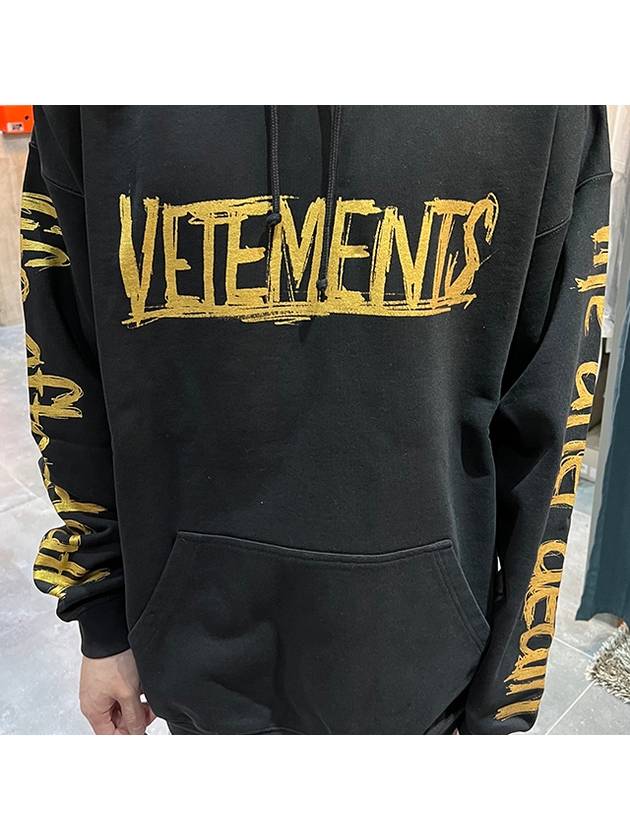 World Tour Print Hoodie Black - VETEMENTS - BALAAN 7