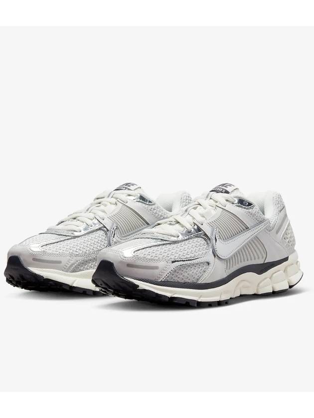 Zoom Vomero 5 Sneakers Photon Dust and Metallic Silver - NIKE - BALAAN 4