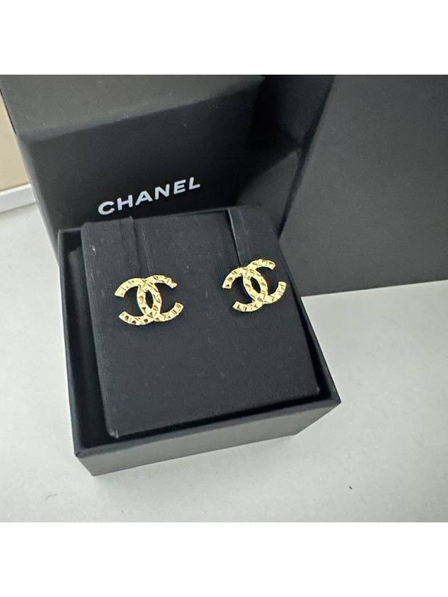 Stud Metal Earrings Gold - CHANEL - BALAAN 7