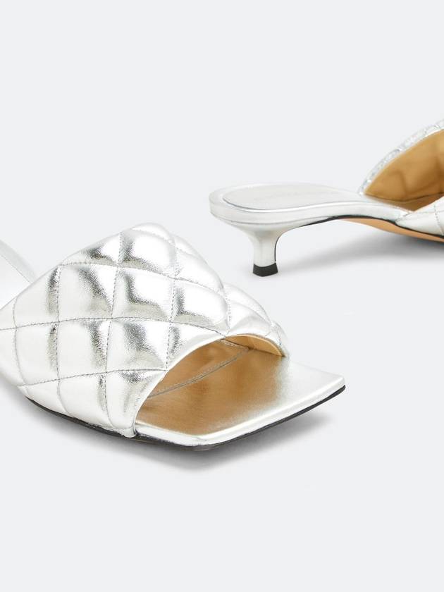 Metallic Lambskin Padded Mule Silver - BOTTEGA VENETA - BALAAN.