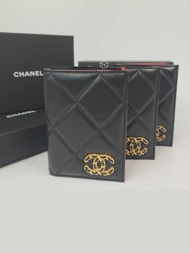 19 CC logo lambskin passport wallet case passport cover black gold AP3363 - CHANEL - BALAAN 8