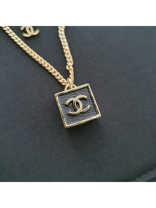 Square CC logo gold metal necklace - CHANEL - BALAAN 3