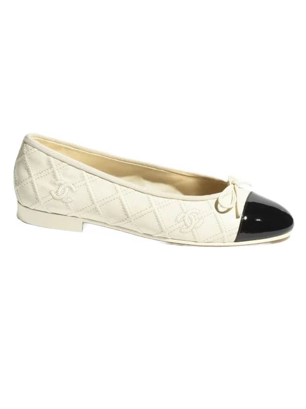 Lambskin Patent Calfskin Ballerina Flats Ivory Black - CHANEL - BALAAN 1