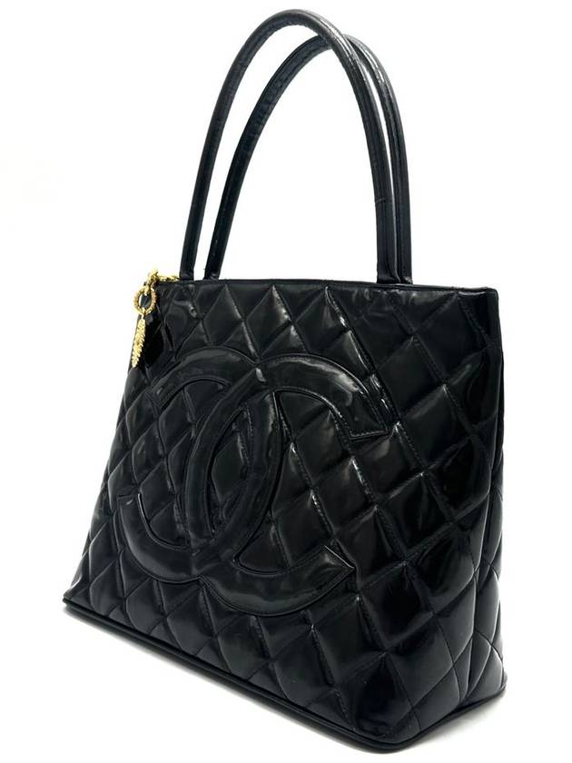 Patent Medallion Coin Bag Tote - CHANEL - BALAAN 4