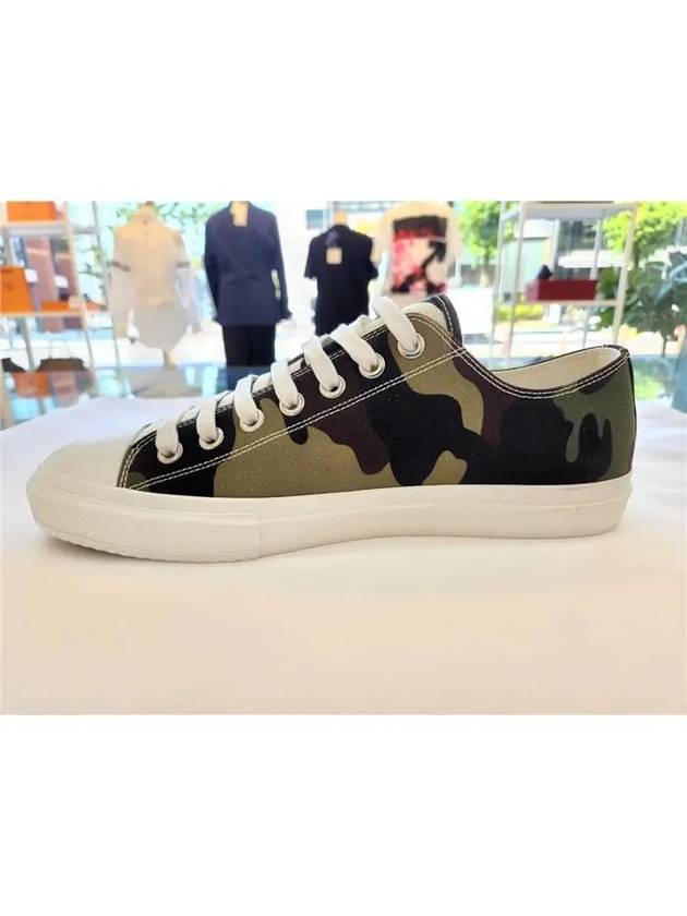 Men's Camouflage Larkhole Logo Low Top Sneakers Green - BURBERRY - BALAAN 5