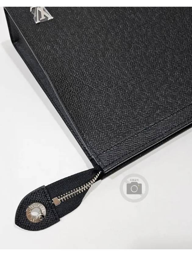 Pochette Voyage Taiga Leather Pouch Bag Black - LOUIS VUITTON - BALAAN 3