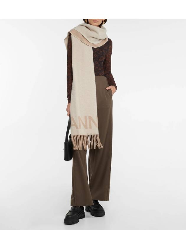 logo print fringe wool muffler beige - GANNI - BALAAN.