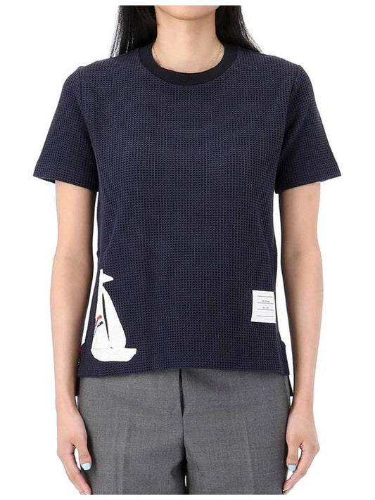 Sequin sailboat patch short sleeve t shirt FJS154B 415 - THOM BROWNE - BALAAN 2