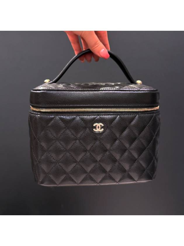 Classic Cosmetic Pouch Caviar Skin Shiny Calfskin Gold Black - CHANEL - BALAAN 10