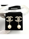 CC Metal Logo Pearl Earrings Gold - CHANEL - BALAAN 7