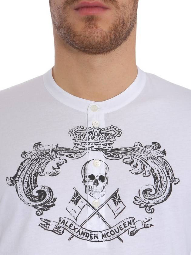 Skull Emblem Henry Neck Short Sleeve T-Shirt White - ALEXANDER MCQUEEN - BALAAN 6