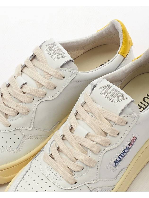 Women's Medalist Leather Low Top Sneakers White Yellow - AUTRY - BALAAN 7