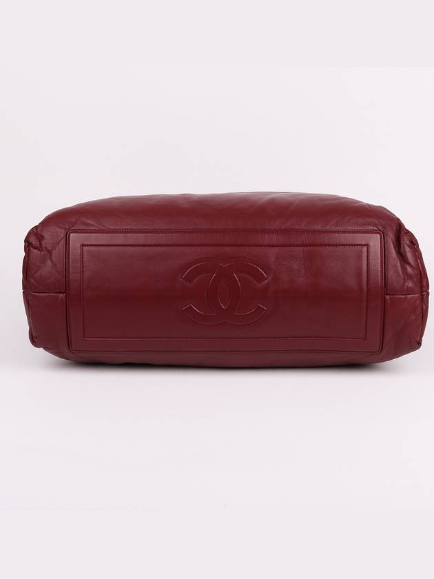 Burgundy leather cocoon large shoulder bag - CHANEL - BALAAN 7