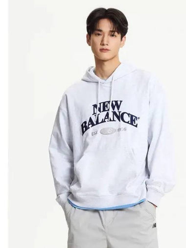 NBN0E42823 UNI Bridge Graphic Hoodie LGRAY - NEW BALANCE - BALAAN 1