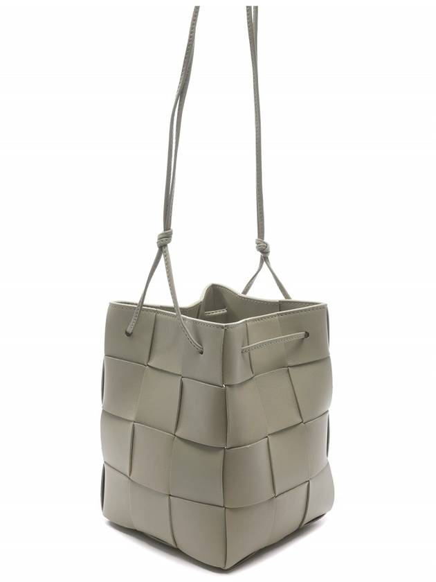 Intrecciato Cassette Small Bucket Bag Travertine - BOTTEGA VENETA - BALAAN 4