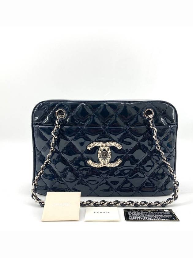 Patent silver shoulder bag - CHANEL - BALAAN 1