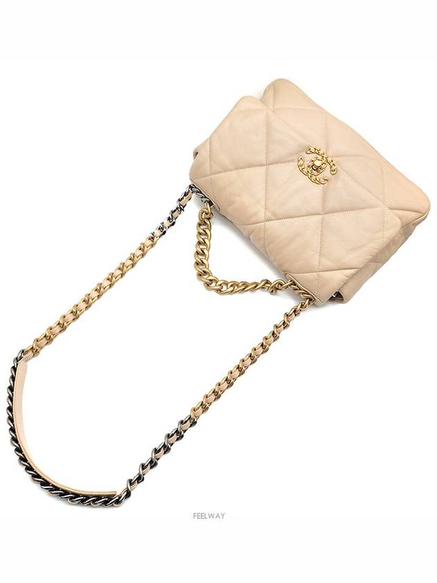 19 Flap Bag Large L237489 - CHANEL - BALAAN 4