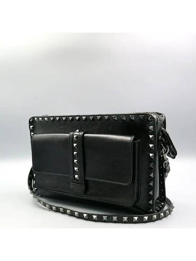 Rockstud decorated black patent leather one pocket crossbag - VALENTINO - BALAAN 2