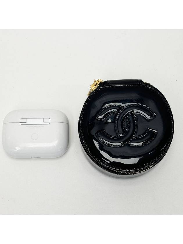 Black enamel 3rd division CC logo mini round cosmetic pouch coin purse 4VCHB32571 - CHANEL - BALAAN 8