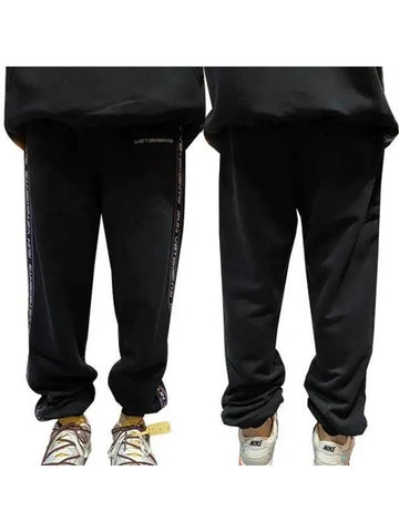 Logo Tape Jogger Pants UA52PA300B BLACK 270103 1094794 - VETEMENTS - BALAAN 1