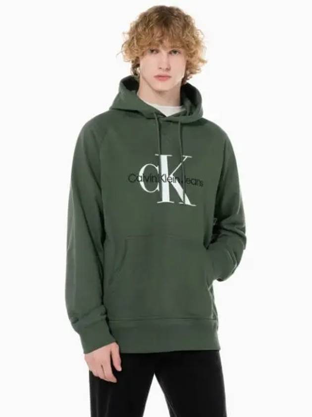 JEANS Men s Khaki Long Sleeve Relaxed Fit Monogram Logo Hoodie J325245 LLP - CALVIN KLEIN - BALAAN 1