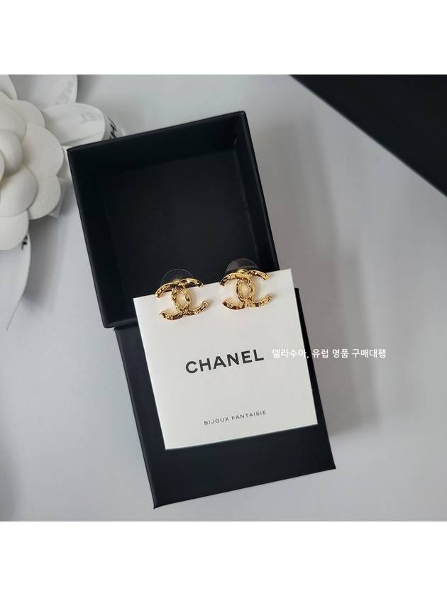 CC Logo Earrings Gold - CHANEL - BALAAN 4