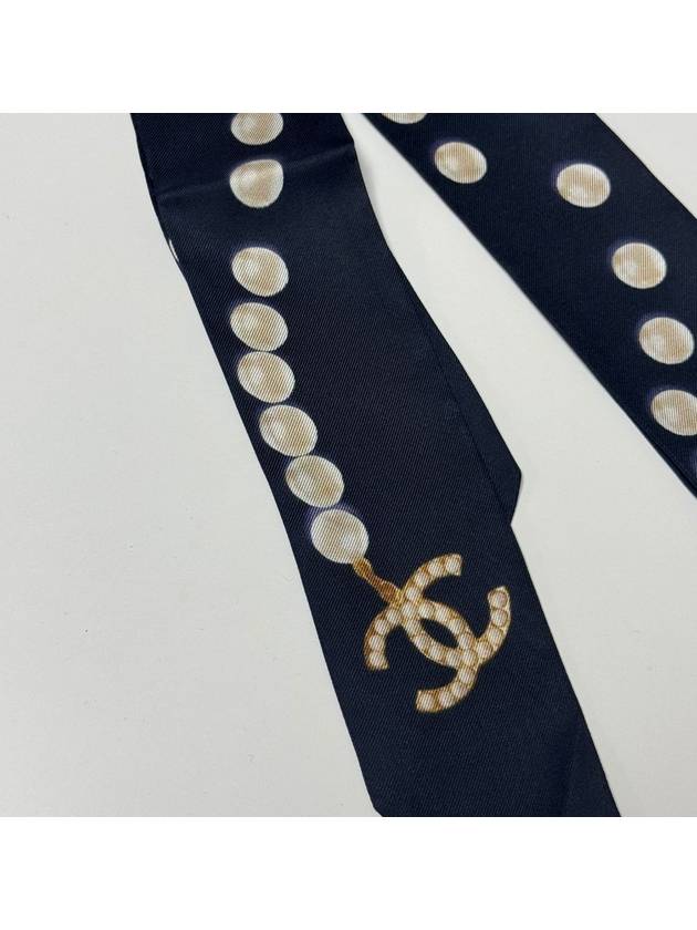 Logo Pearl Scarf Silk Twilly Bandeau Navy AA1208 - CHANEL - BALAAN 3