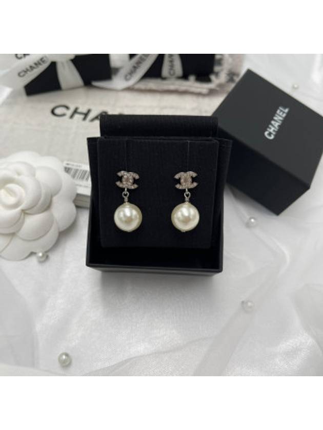 Metal Glass Strass Pearly White Earrings Silver - CHANEL - BALAAN 7