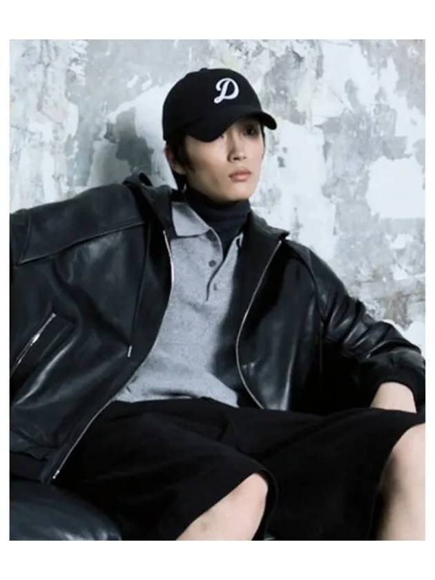 Seunghyeop Lee wears initial logo embroidered ball cap black SP323UCP90 - DESCENTE - BALAAN 1