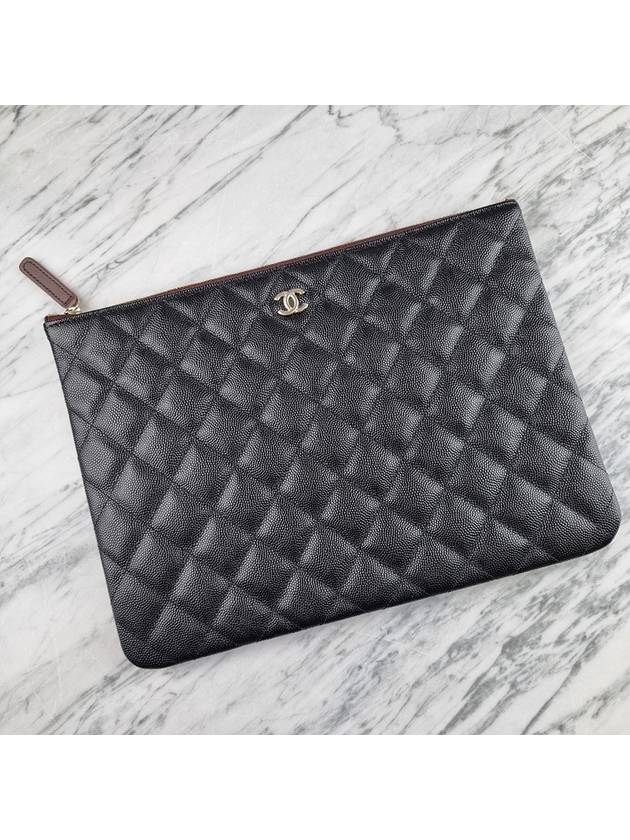 Medium Classic Clutch Bag Caviar Leather & Gold Black - CHANEL - BALAAN 4